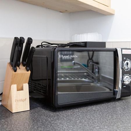 Serviced Apartment In Liverpool City Centre - Free Parking - Balcony - By Happy Days エクステリア 写真