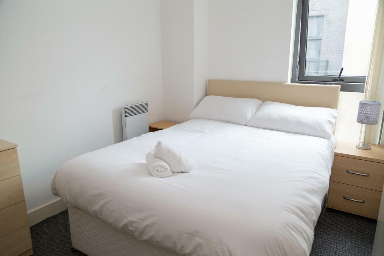 Serviced Apartment In Liverpool City Centre - Free Parking - Balcony - By Happy Days エクステリア 写真