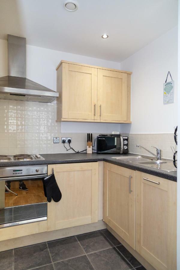 Serviced Apartment In Liverpool City Centre - Free Parking - Balcony - By Happy Days エクステリア 写真