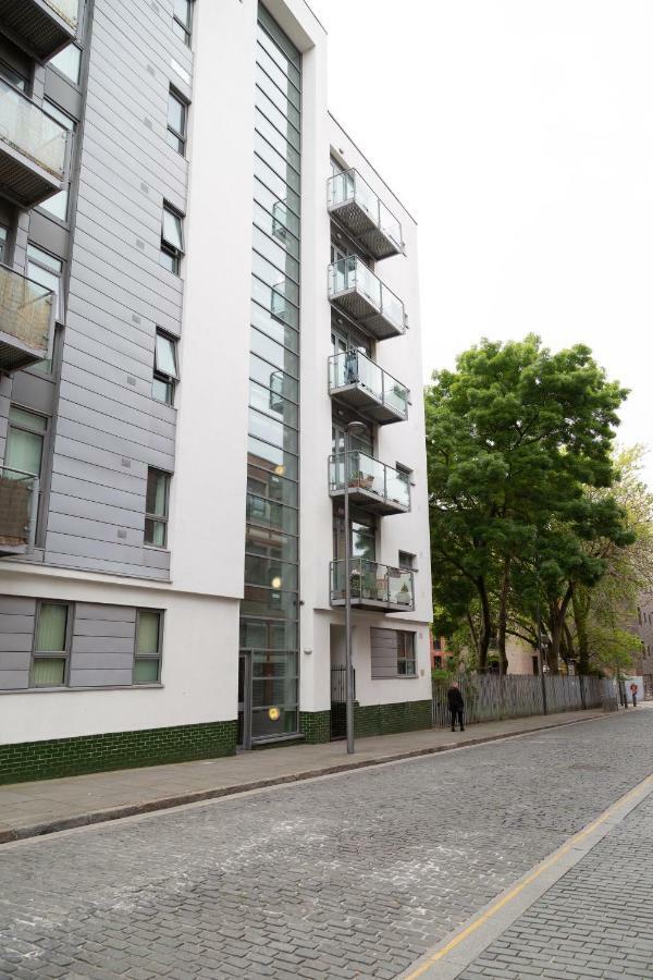 Serviced Apartment In Liverpool City Centre - Free Parking - Balcony - By Happy Days エクステリア 写真