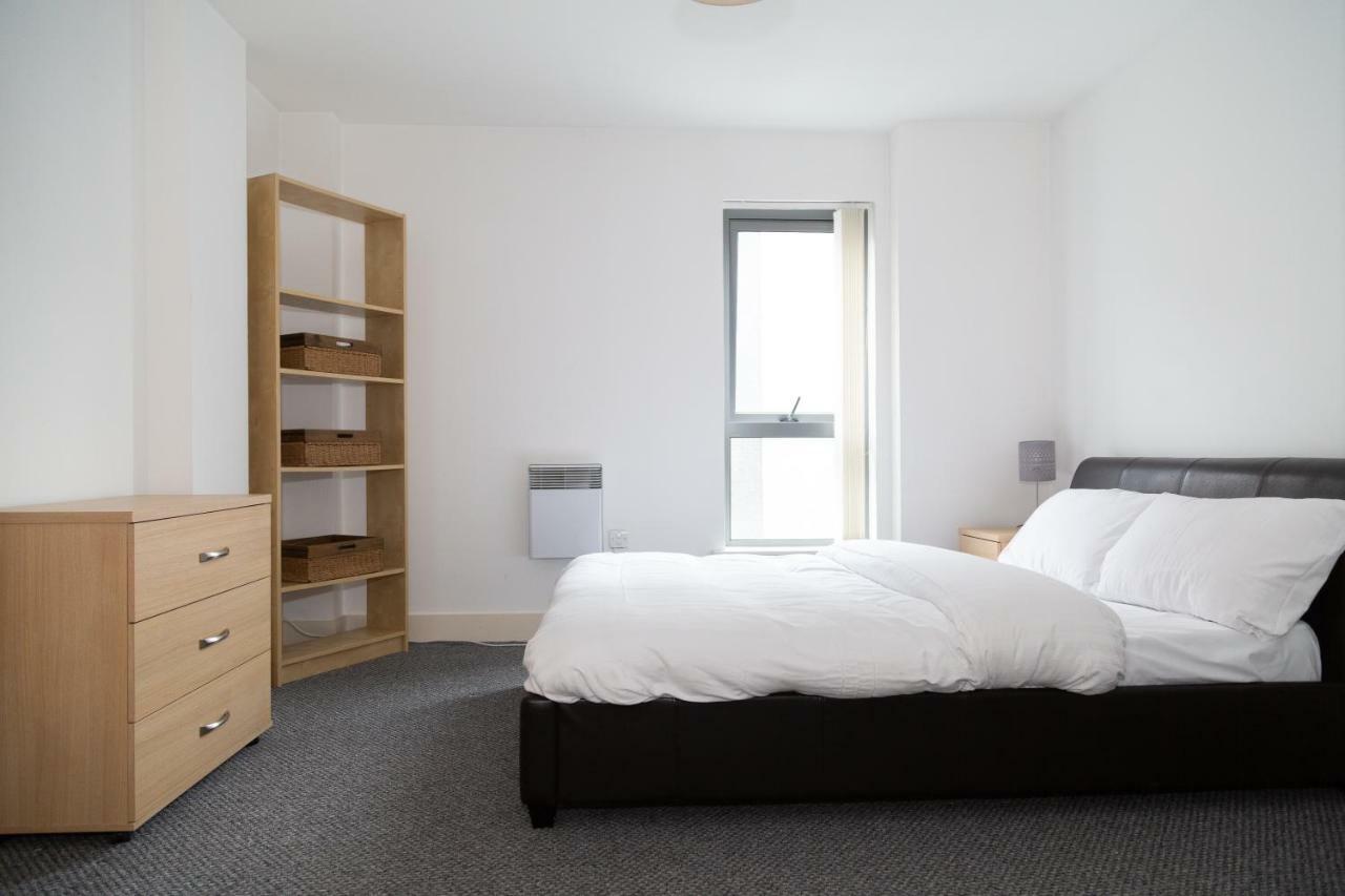 Serviced Apartment In Liverpool City Centre - Free Parking - Balcony - By Happy Days エクステリア 写真