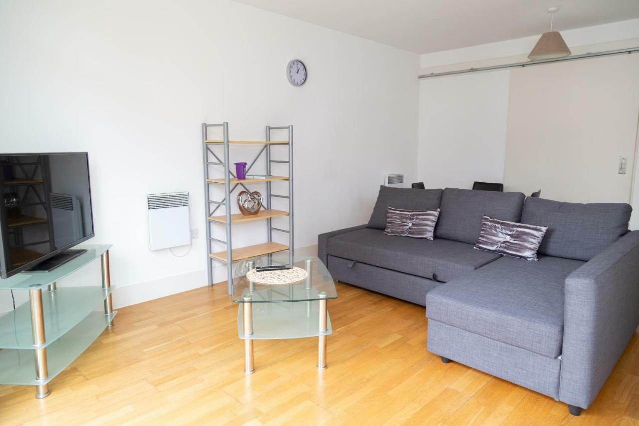 Serviced Apartment In Liverpool City Centre - Free Parking - Balcony - By Happy Days エクステリア 写真