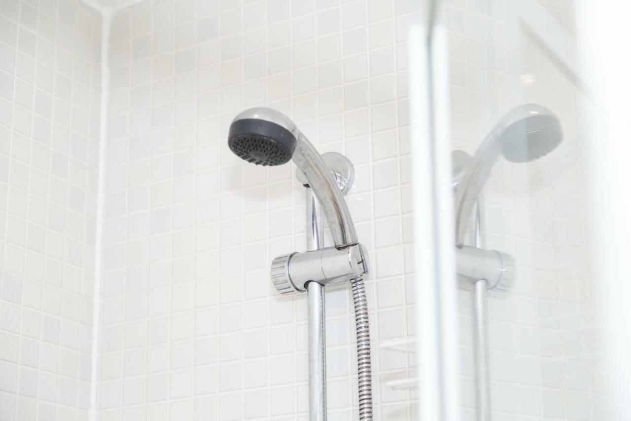 Serviced Apartment In Liverpool City Centre - Free Parking - Balcony - By Happy Days エクステリア 写真
