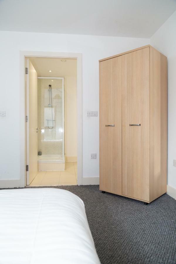 Serviced Apartment In Liverpool City Centre - Free Parking - Balcony - By Happy Days エクステリア 写真