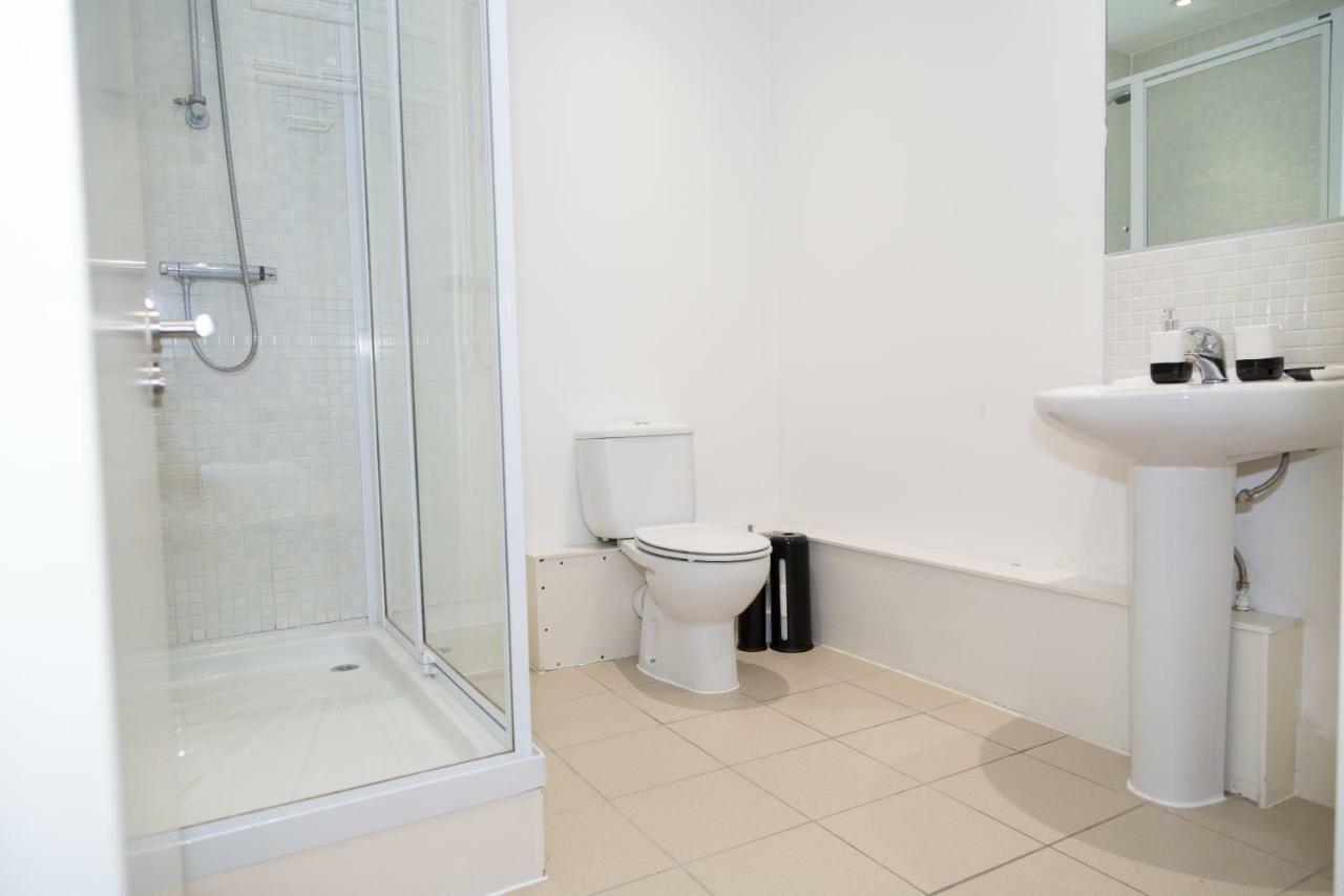 Serviced Apartment In Liverpool City Centre - Free Parking - Balcony - By Happy Days エクステリア 写真